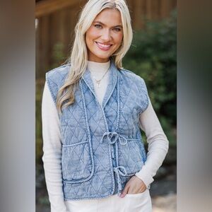 Entro Vest Jacket Women Large Soft Denim Blue Quilted Tie Front Chore Field Boho
